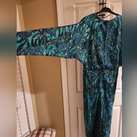 TADASHI SHOJI Elegant Peacock Blue/Green Sequin Dress - Picture 3 of 17
